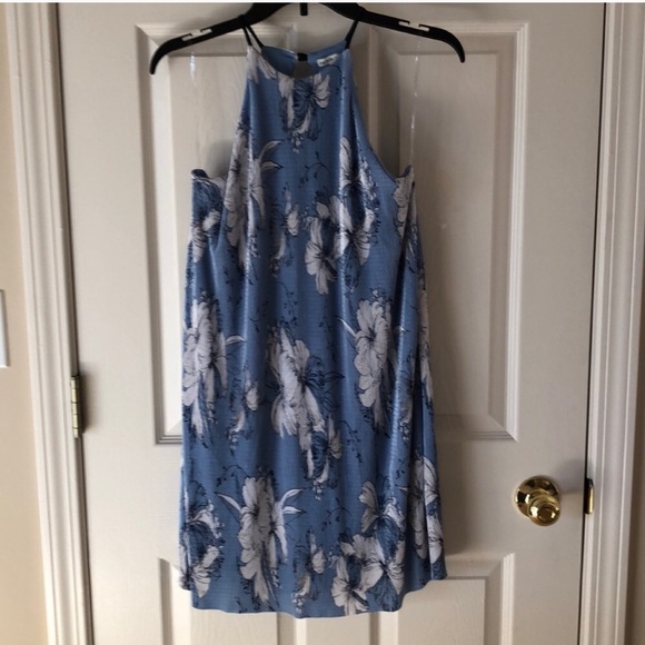 Baby Blue Pleated Shift Dress - Picture 4 of 4